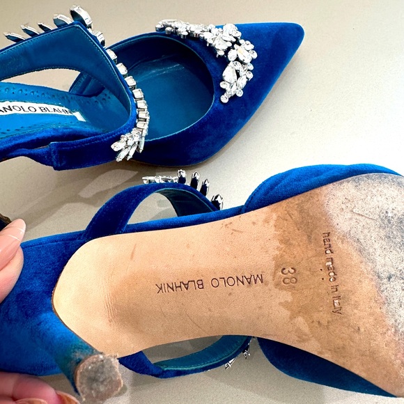 Manolo Blahnik Crystal-Embellished Velvet Mules - Picture 2 of 4